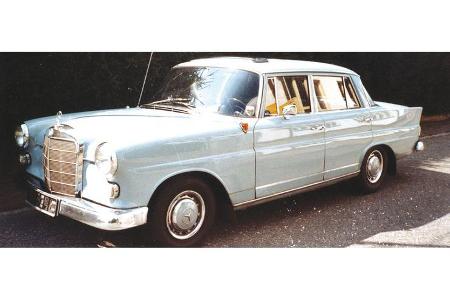 Günter Tilch und Volker Xylander auf Mercedes-Benz 190 âHeckflosseâ: 1,9-Liter-Reihenvierzylinder, 80 PS, Baujahr 1964