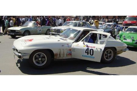 Carlo Bianchi und Frank Rinderknecht auf Chevrolet Corvette Sting Ray: 5,4-Liter-V8, 281 PS, Baujahr 1965