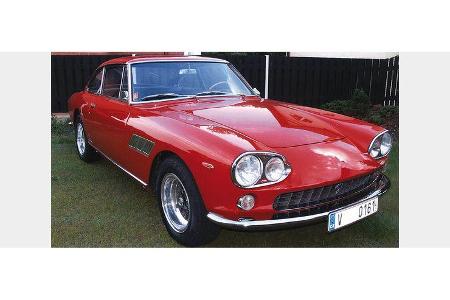 Petr Fiala und Tomas Fiala auf Ferrari 330 GT: 4,0-Liter-V12, 300 PS, Baujahr 1965