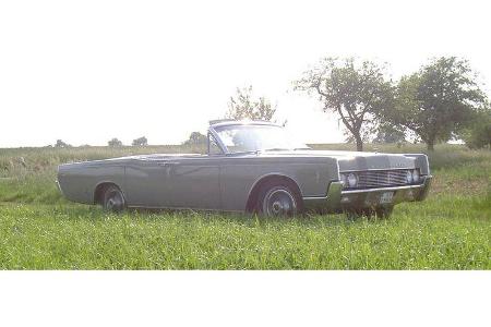 Harald Pöhland und Ralf Bräuer auf Lincoln Continental Convertible: 7,6-Liter-V8, 340 PS, Baujahr 1966