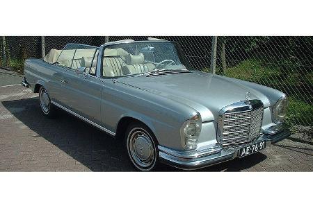 Frans van den Bos und Jan van den Bos auf Mercedes-Benz 280 SE Cabrio: 2,8-Liter-Reihensechszylinder, 160 PS, Baujahr 1969