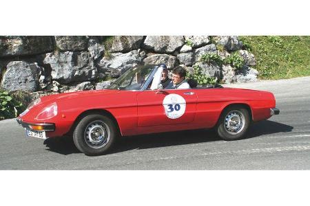 Gerhard Merkel und Thomas Kohler auf Alfa Romeo Spider 2000: 2,0-Liter-Reihenvierzylinder, 131 PS, Baujahr 1977