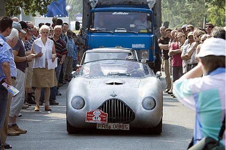 Der Oldtimermarkt Bockhorn gehört zu den Urgesteinen der Oldtimerszene - und findet 2014 bereits zum 33. Mal statt.