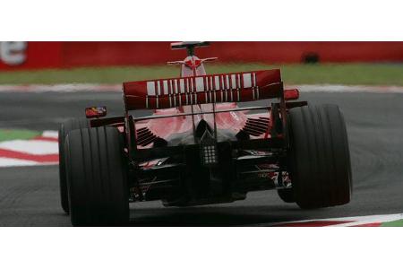 Ferrari vorne weg.