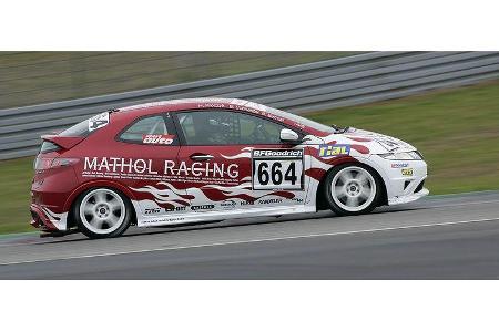 Berthold Bermel, Bernd Schneider und Harald Proczyk sicherten Mathol-Racing mit Platz drei den Titel in der Honda Civic-Cup-...