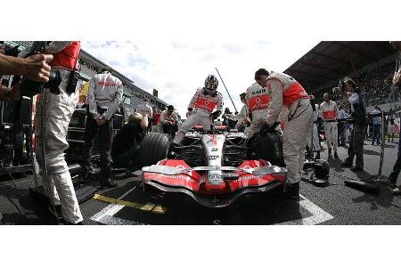 Wegen der Strafzahlung konnte man sich bei McLaren allerdings nur noch eine einzige Heizdecke für die Reifen leisten.