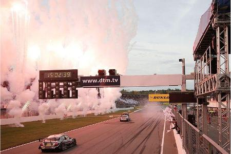 Mit einem großen Feuerwerk in Hockenheim verabschiedete sich die DTM in die Winterpause.