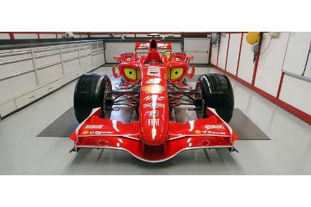 In höchster Eile wurde das erste Chassis des F2007 zusammengebaut. Einen Tag nach der Präsentation (14.1.) soll der neue Ren...
