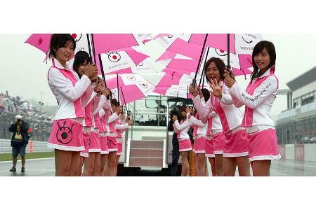 Es gab Grid Girls mit Regenschirm ...