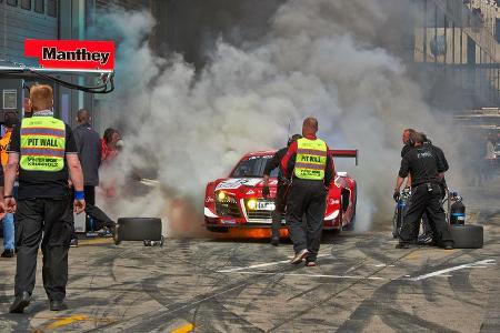 VLN, Nürburgring, Audi R8, Phoenix Racing, Tankstopp, Feuer, 26.04.2014