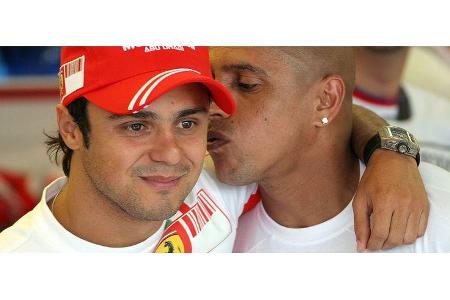 ... und seinem Landsmann Felipe Massa ein Küsschen.