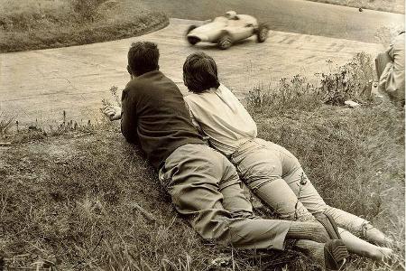 Verdammt dicht dran: Beobachter beim Formel 1-Rennen 1960.
