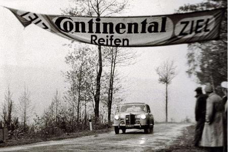 Im Firmenwagen: Bitburg 1960 mit Mercedes 190.
