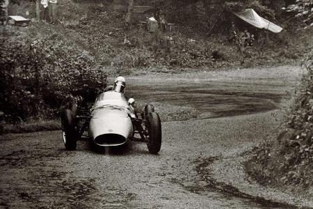 Sieht wenig Vertrauen erweckend aus: Bechem im Hartmann-DKW Formel Junior 1960 in Freiburg.