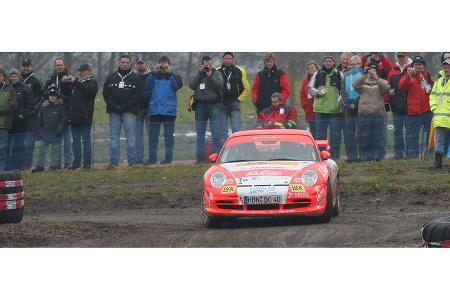 Mit dabei waren bestens motorisierte Porsche 911. Der Doberkau GT3 hatte auf der rutschigen Bahn keine Chance. Platz 33.