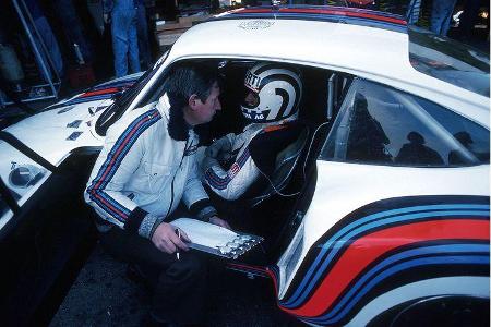 Auch der Lichtensteiner Manfred Schurti, hier mit Ingenieur Norbert Singer, zählte zu den treuen Porsche-Piloten.