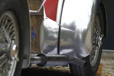 Lotus Seven S1, Auspuff, Detail