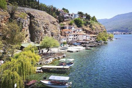 In Dalmatien endet für viele die Reise-Welt. Landschaftliche, kulturelle und klimatische Reize locken indes weiter nach Alba... In Dalmatien endet für viele die Reise-Welt. Landschaftliche, kulturelle und klimatische Reize locken indes weiter nach Alba...