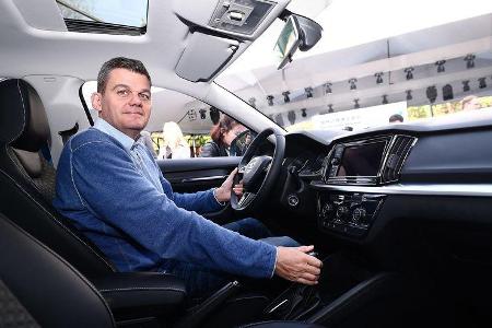 Am bequemen Fahrersiitz ist der Überblick gut und die Ergonomier geht in Ordnung.
