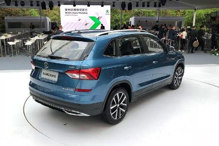 ... konturierte Motorhaube, Grill und Heckabschluss sind vom Karoq entliehen.