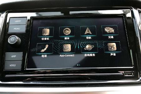 Das Display erinnert ein wenig an das des Karoq.