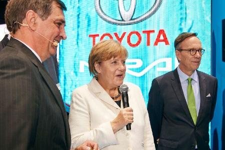 Angela Merkel IAA 2015 Toyota