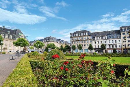 Mondäne Bauten und üppige Grünanlagen in der Oberstadt.