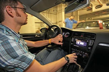 VW Golf 2.0 TDI Highline, Cockpit, Lenkrad