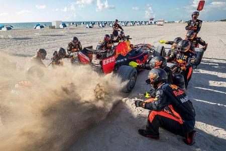 Max Verstappen - Red Bull USA Roadtrip - Showrun - Formel 1 2018 Max Verstappen - Red Bull USA Roadtrip - Showrun - Formel 1 2018