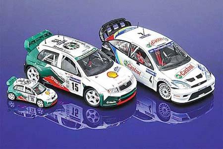 Skoda WRC in 1:43 und 1:18 und Ford Focus WRC in 1:18 von Solido (von links)