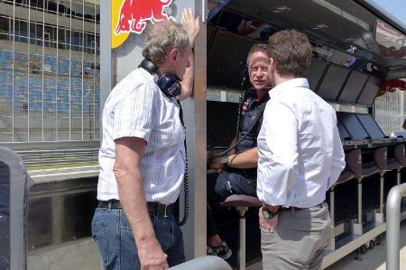 Helmut Marko & Christian Horner - Red Bull - Formel 1 - Bahrain - Test - 1. März 2014
