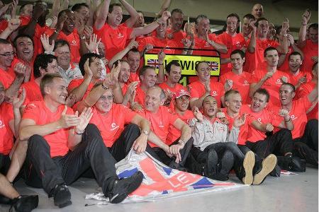 Irgendwo in diesem Bild befindet sich auch ein Mercedes-Motorsportchef.