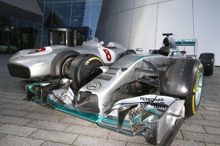 Vergleich: Mercedes W196 vs. AMG W05 - 2015 Vergleich: Mercedes W196 vs. AMG W05 - 2015