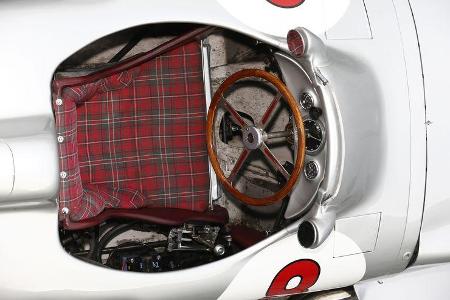 Vergleich: Mercedes W196 vs. AMG W05 - 2015