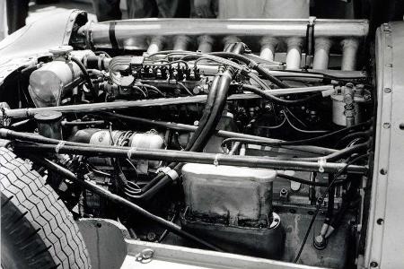 Vergleich: Mercedes W196 vs. AMG W05 - 2015