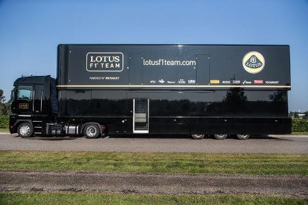 Lotus F1 Race-Trailer