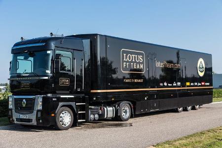 Lotus F1 Race-Trailer