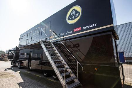 Lotus F1 Race-Trailer
