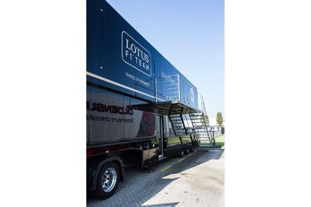 Lotus F1 Race-Trailer