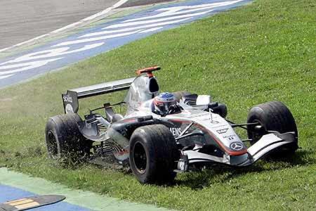Kimi Räikkönen blieb in vier Trainings mit Motorschaden liegen.