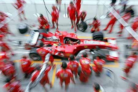 Die Boxenstopps bei Ferrari klappen rasent schnell, nur fährt das Auto zu langsam.