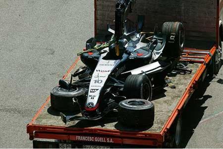 Juan Pablo Montoya hat wieder einmal Schrott gebaut.