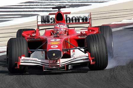 ... auch Rubens Barrichello trägt Trauer am Ferrari F2005.