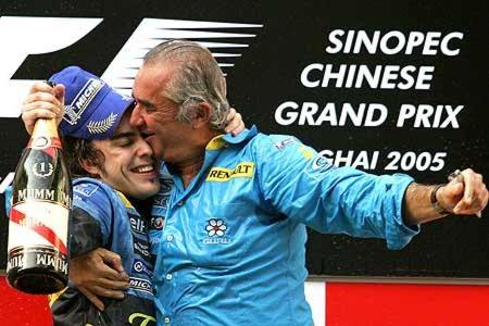 Mit einem Sieg in China holt Alonso den ersten Kontrukteurs-Titel für Renault seit dem Formel 1-Debüt 1977.