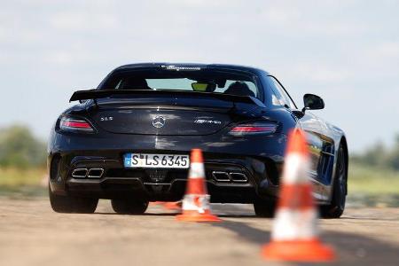 Mercedes SLS AMG Black Series, Heckansicht, Slalom
