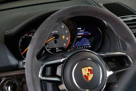 Porsche Cayman GT4, Rundinstrumente
