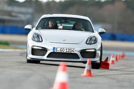 Porsche Cayman GT4, Frontansicht, Slalom