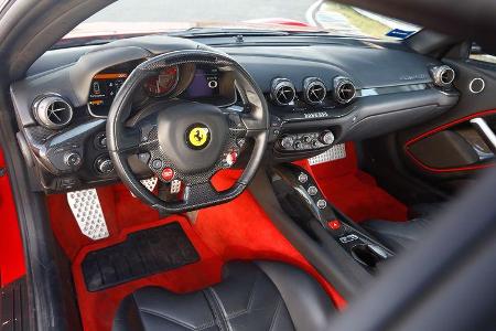 Ferrari F12 Berlinetta, Cockpit