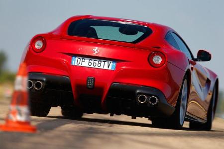 Ferrari F12 Berlinetta, Heckansicht, Slalom