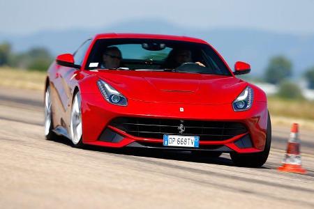Ferrari F12 Berlinetta, Frontansicht, Slalom